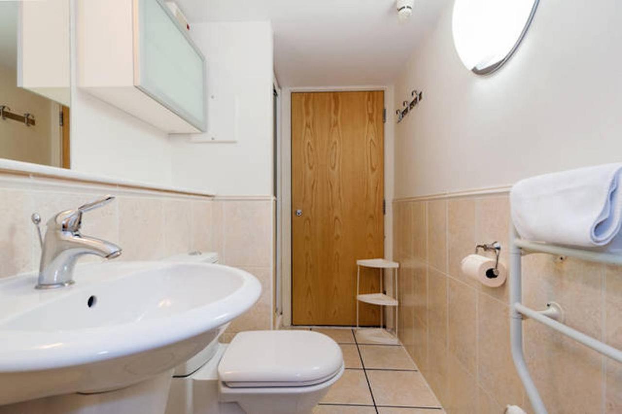 Central 2-Bed, 2-Bath Sanctuary Near Holborn Station, Covent Garden & West End London Exterior foto